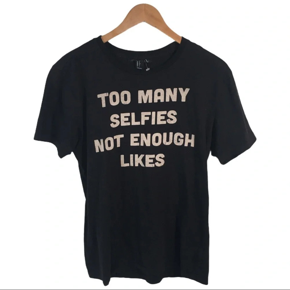 TS452 21 Men Too many Selfie’s Not enough Likes Shirt S